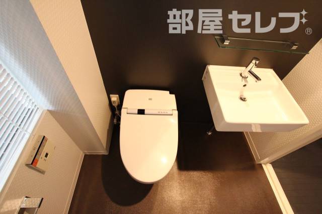 トイレ　お手洗いからＴＶが見える様にガラス張