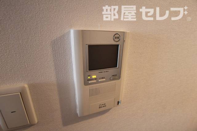 セキュリティ　カメラとオートロックで住まう方をお守りします