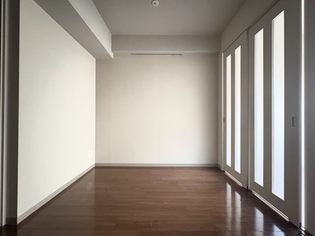 西宮北口プライマリーワン ガーデンテラスの居間写真