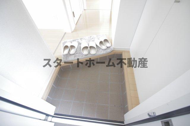 ＪＲ高徳線 徳島駅 バス乗車時間：29分 最寄りバス停で下車 徒歩14分 2階建 築17年の玄関写真