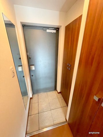 地下鉄千日前線 日本橋駅 徒歩6分 14階建 築21年の玄関写真