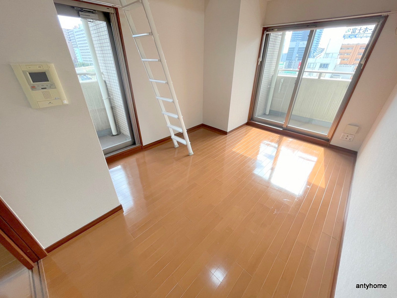 地下鉄千日前線 日本橋駅 徒歩6分 14階建 築21年の居間写真