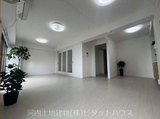 居室・リビング　類似室内