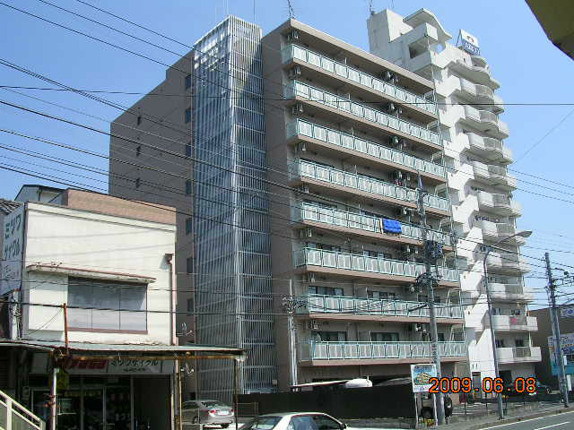 建物外観　駅まで徒歩9分。