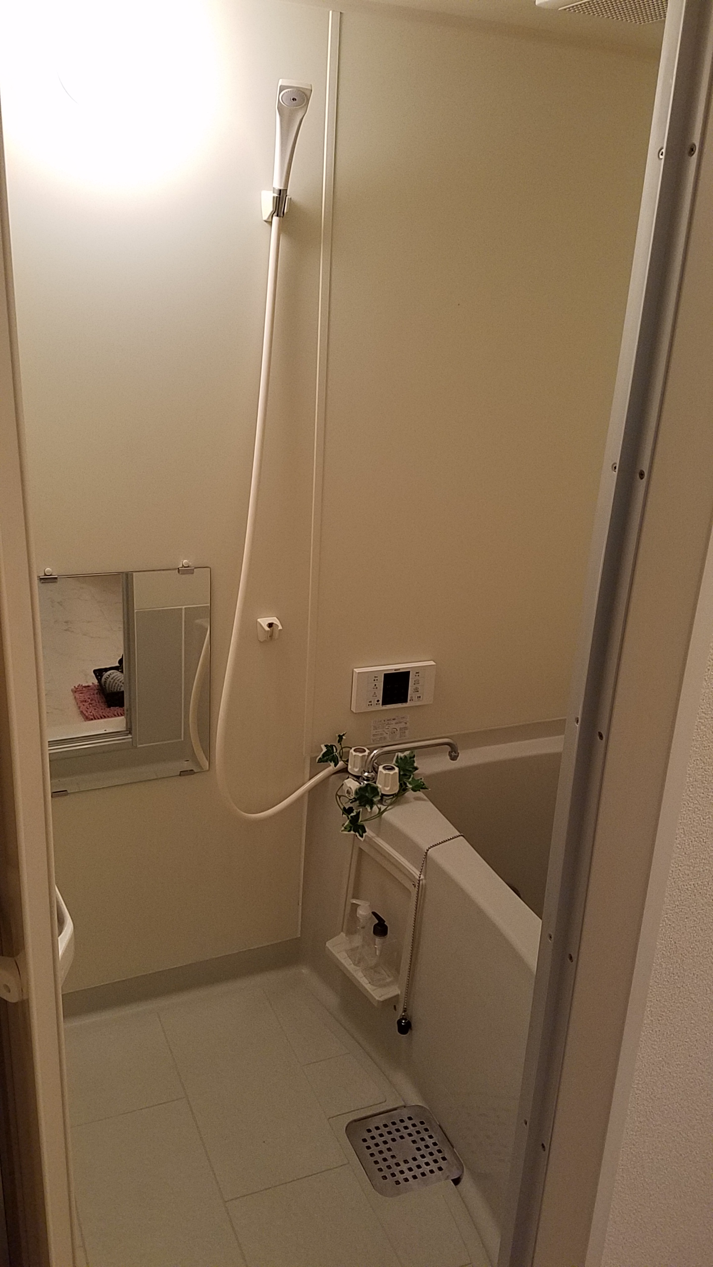 バス・シャワールーム　もちろんお風呂は追い焚き機能付き！