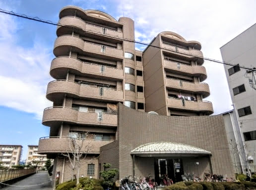 大阪市平野区長吉出戸のマンションの建物外観