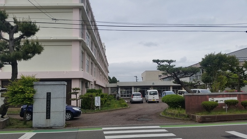 小学校　新潟市立曽野木小学校（小学校）まで908m