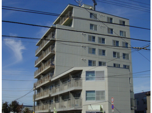 函館市的場町のマンションの建物外観
