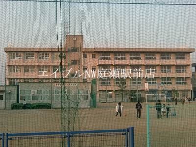 【メゾングロワール　Iの小学校】