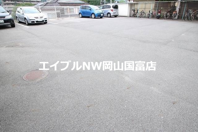 【住吉ビルの駐車場】