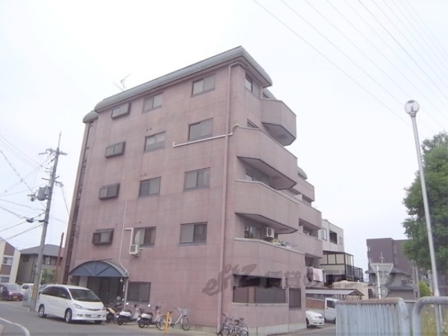 京都市伏見区下鳥羽北円面田町のマンションの建物外観