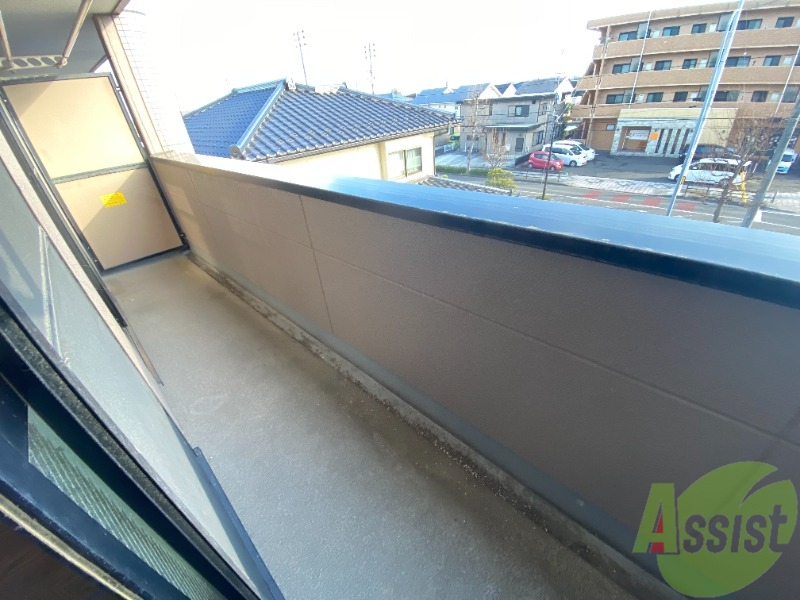 バルコニー　バルコニーになります。広々としていて洗濯物も楽ですね。