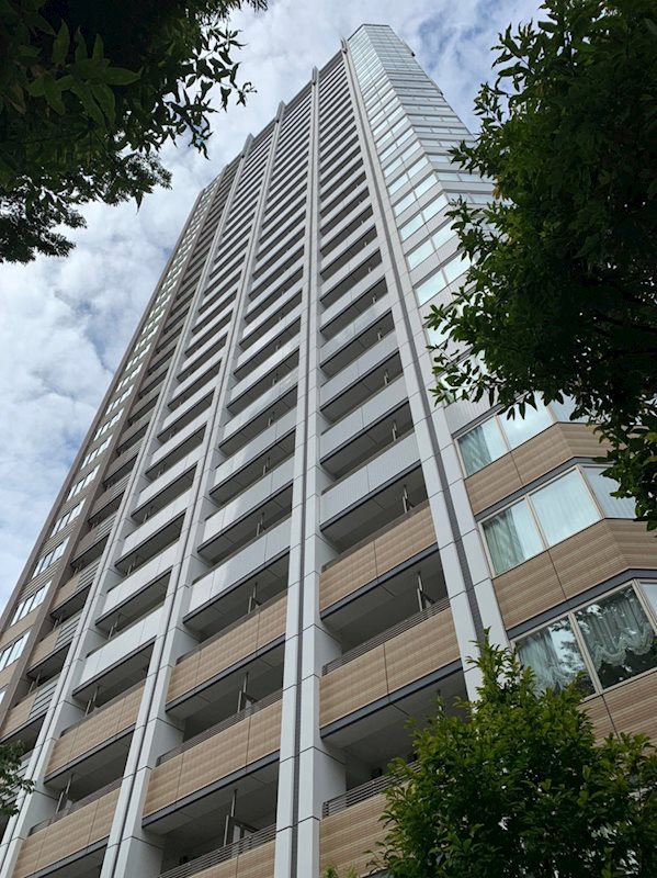 武蔵野タワーズスカイクロスタワーの建物外観