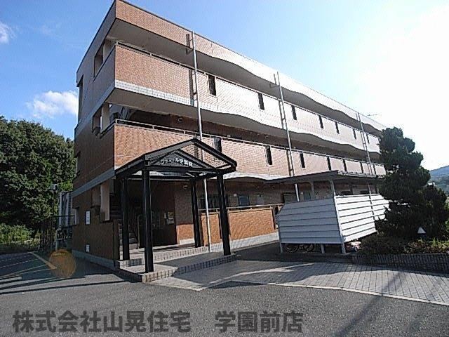 ファミール学園前（藤ノ木台）の外観