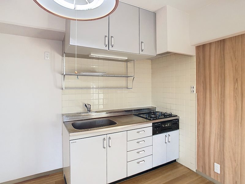 キッチン　3口コンロ付き♪