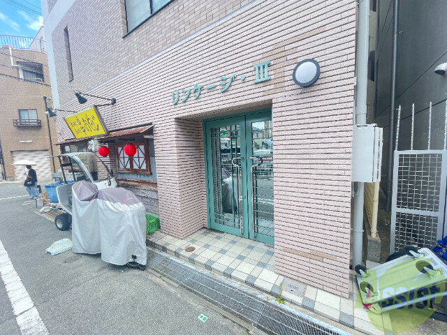 【神戸市兵庫区塚本通のマンションのエントランス】