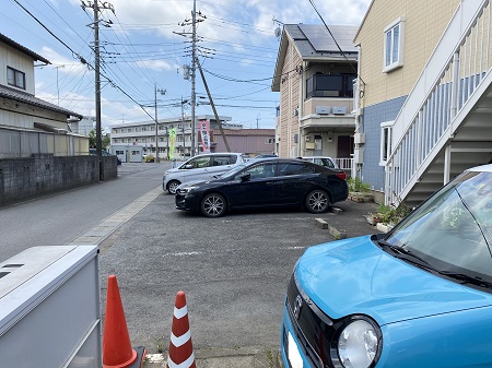 【エスポワールハウスの駐車場】