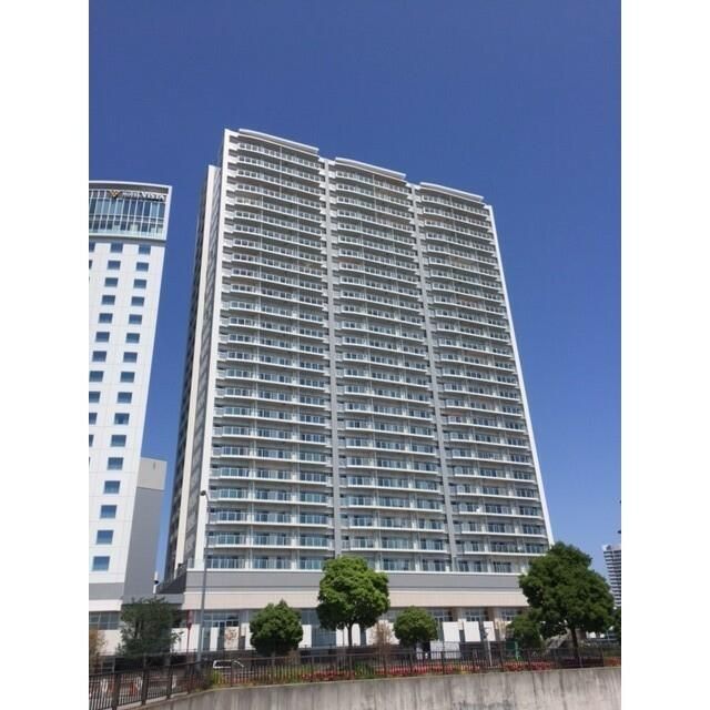 【ＢＬＵＥ　ＨＡＲＢＯＲ　ＴＯＷＥＲ　みなとみらいの建物外観】