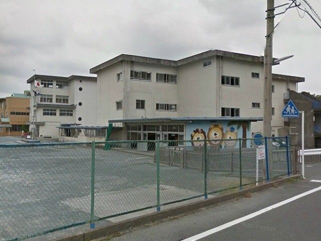 【浜松市浜名区細江町広岡のアパートの小学校】