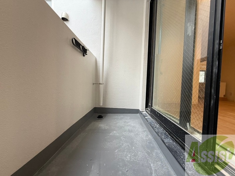 バルコニー　バルコニーです。洗濯物を干すもよし、一息つくもよしですね。