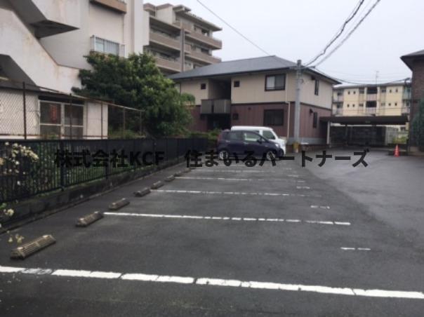 駐車場　駐車場に車を止められます