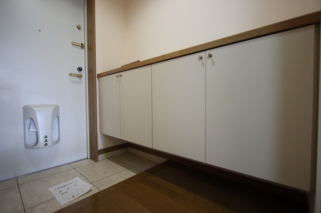 玄関　同物件別号室の写真