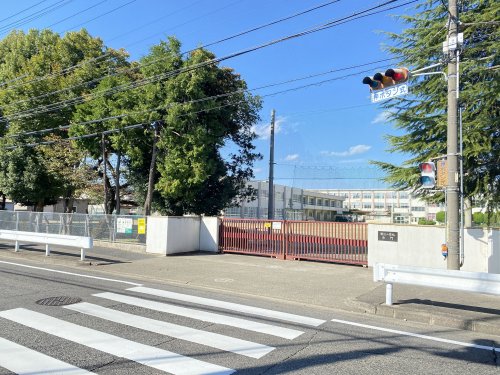 【クレール・ヴィラージュＢ棟の小学校】