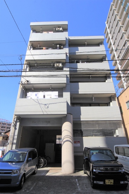 松山市御宝町のマンションの建物外観