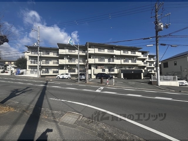 北葛城郡広陵町大字疋相のマンションの建物外観