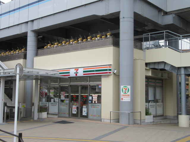 コンビニ　セブンイレブン京急蒲田駅前店（コンビニ）まで110m