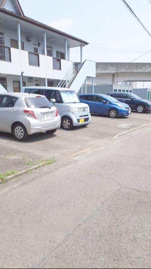 建物外観　駐車場