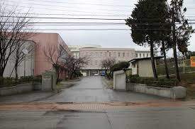 中学校　高岡市立伏木中学校（中学校）まで919m