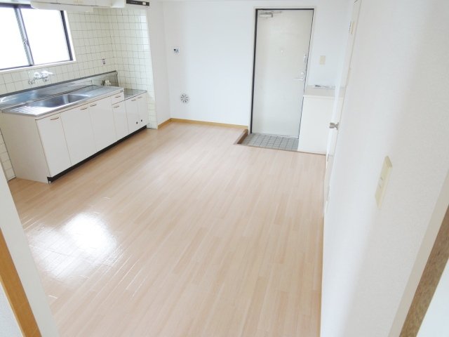 居室・リビング　同物件別号室