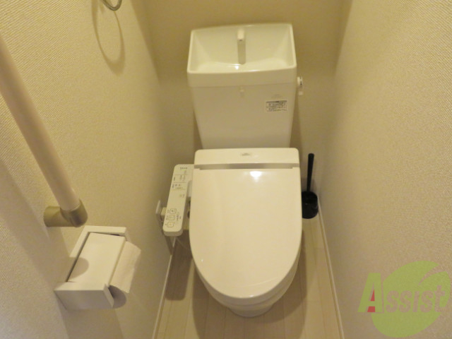 トイレ　各機能付きのトイレになります。便利にお使いいただけます。