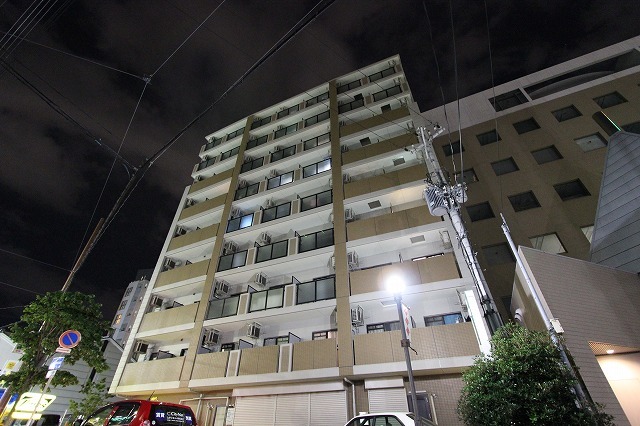 建物外観　夜間に撮影しました