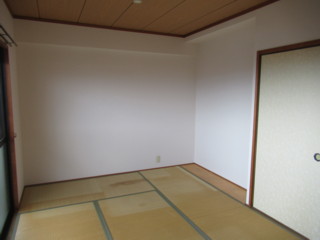 ラウンドヒルズ長嶺壱番館の居間写真