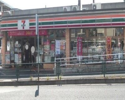 コンビニ　セブンイレブン（コンビニ）まで300m