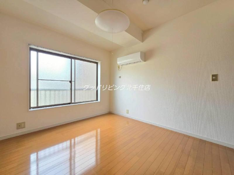 居室・リビング　2025/10/12　201号室