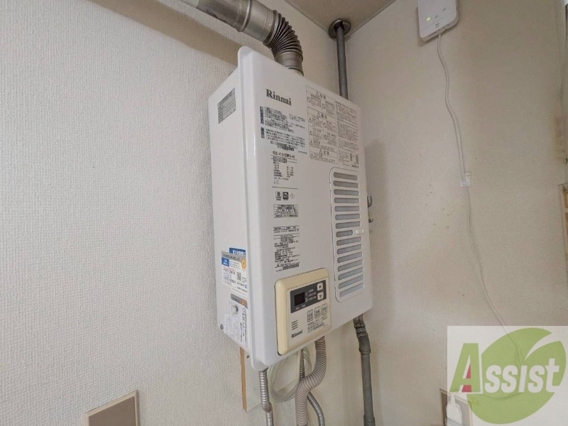 その他設備　給湯器は簡単操作で温度調整ができますよ。