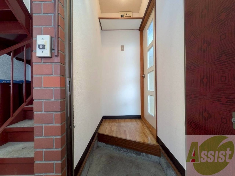 玄関　玄関の様子です。明るい印象ですね。気分もあがりそう。