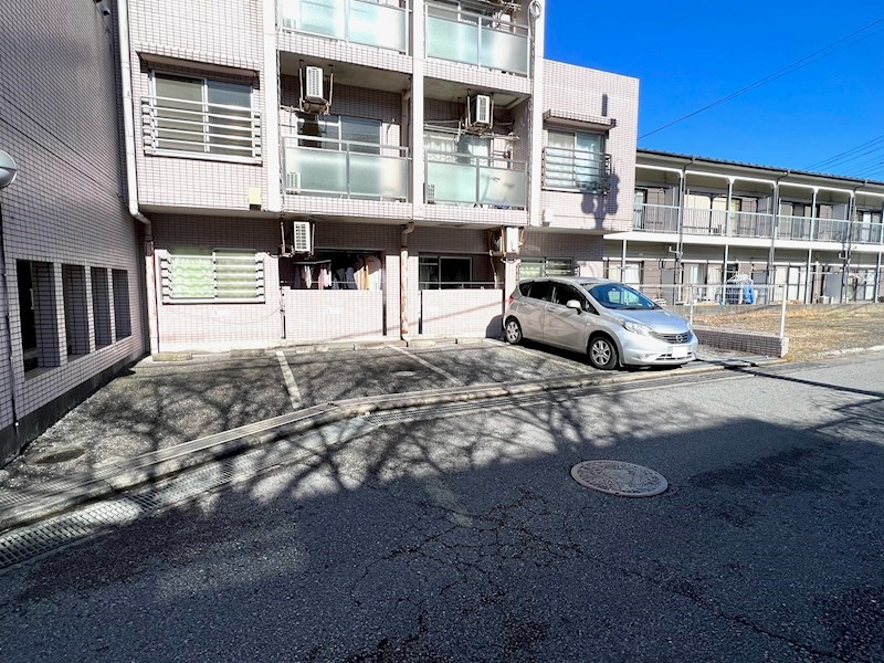 駐車場　敷地内駐車場（空き要確認）