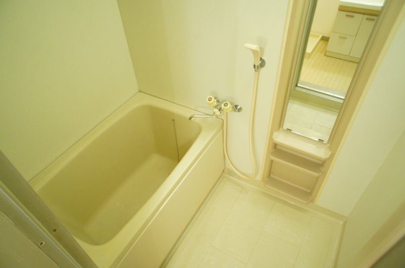 バス・シャワールーム　バストイレ別で快適な毎日