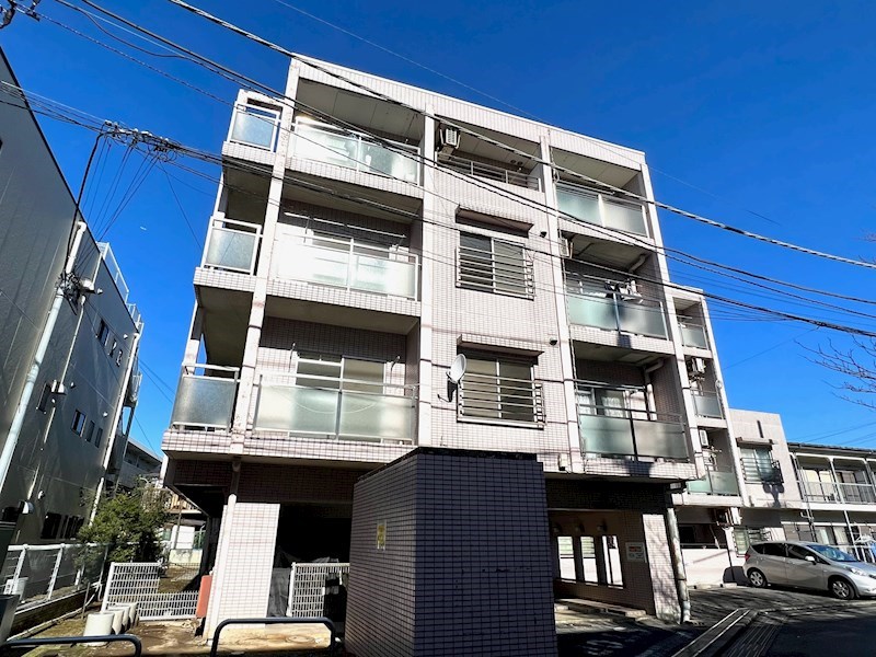 建物外観　２線利用可な新松戸駅徒歩７分（５６０ｍ）