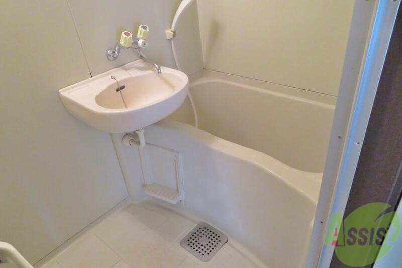 バス・シャワールーム　広いバスタブで足を延ばせてゆっくり休めますね。