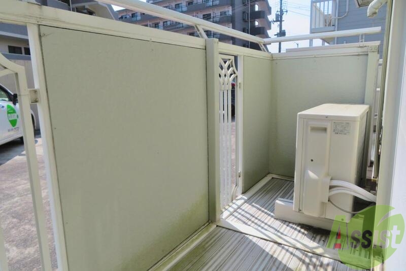 バルコニー　バルコニーがついて、お洗濯物も干せますね。