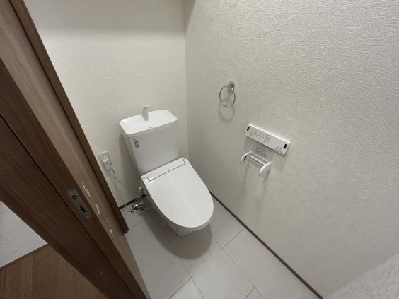 トイレ　温水洗浄便座