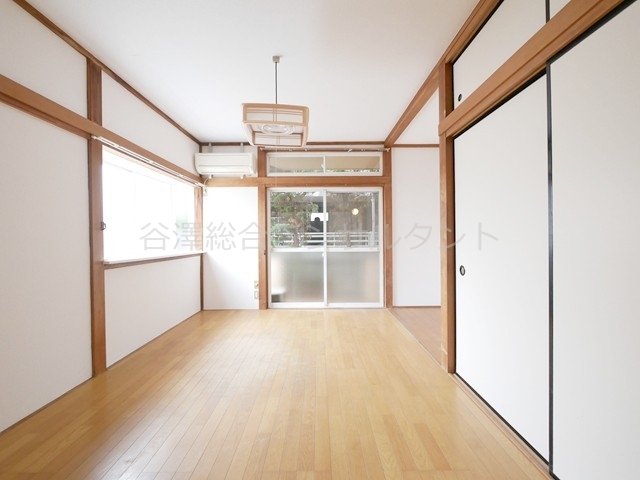 居室・リビング　エアコン付、角部屋