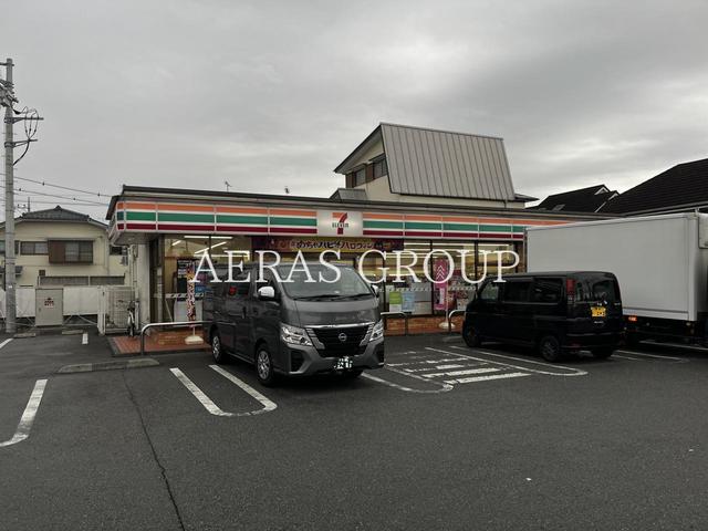 コンビニ　セブンイレブン立川泉体育館駅前店（コンビニ）まで526m