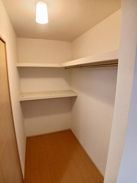 収納　【イースト　ワン　ハルズ】