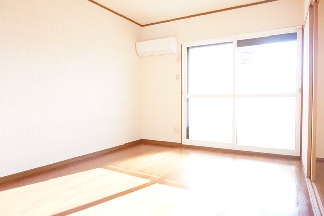 居室・リビング　南側洋室６帖